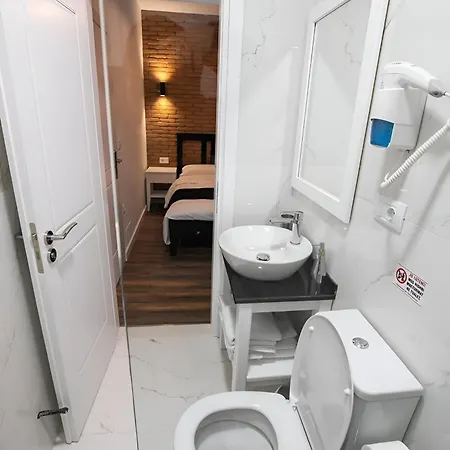 Sidi - Free Parking, Fast Wifi Connection And Breakfast Included 地拉那