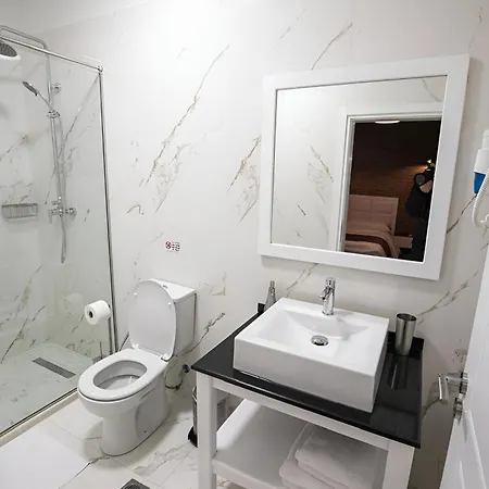 Sidi - Free Parking, Fast Wifi Connection And Breakfast Included 酒店 地拉那