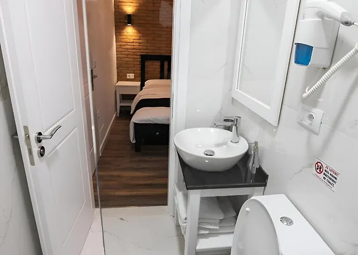 Sidi - Free Parking, Fast Wifi Connection And Breakfast Included تيرانا