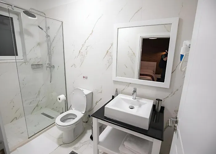 Sidi - Free Parking, Fast Wifi Connection And Breakfast Included فندق تيرانا