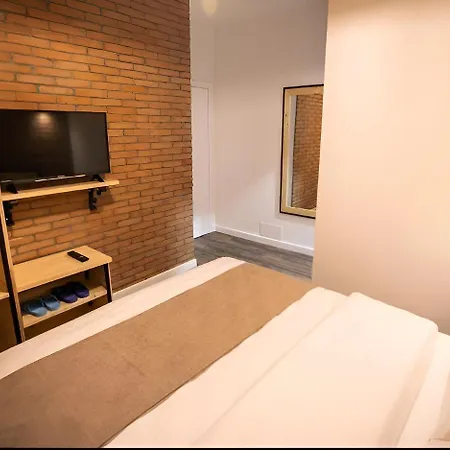 Ξενοδοχείο Sidi - Free Parking, Fast Wifi Connection And Breakfast Included