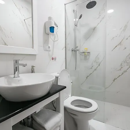 Sidi - Free Parking, Fast Wifi Connection And Breakfast Included 3* Τίρανα